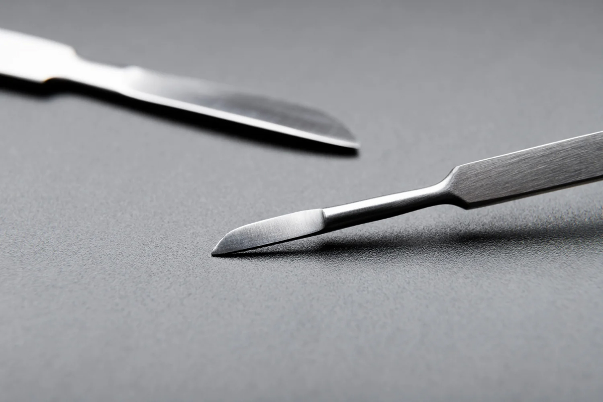 surgical scalpel2.jpg