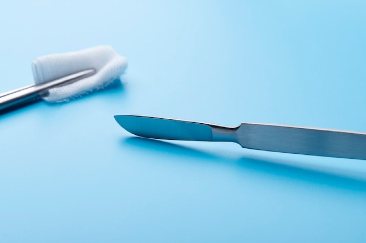 surgical scalpel1.jpg