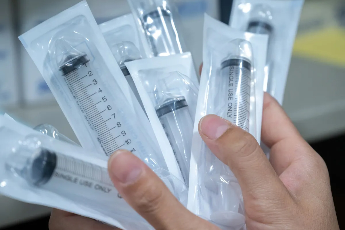 disposable syringe3.jpg
