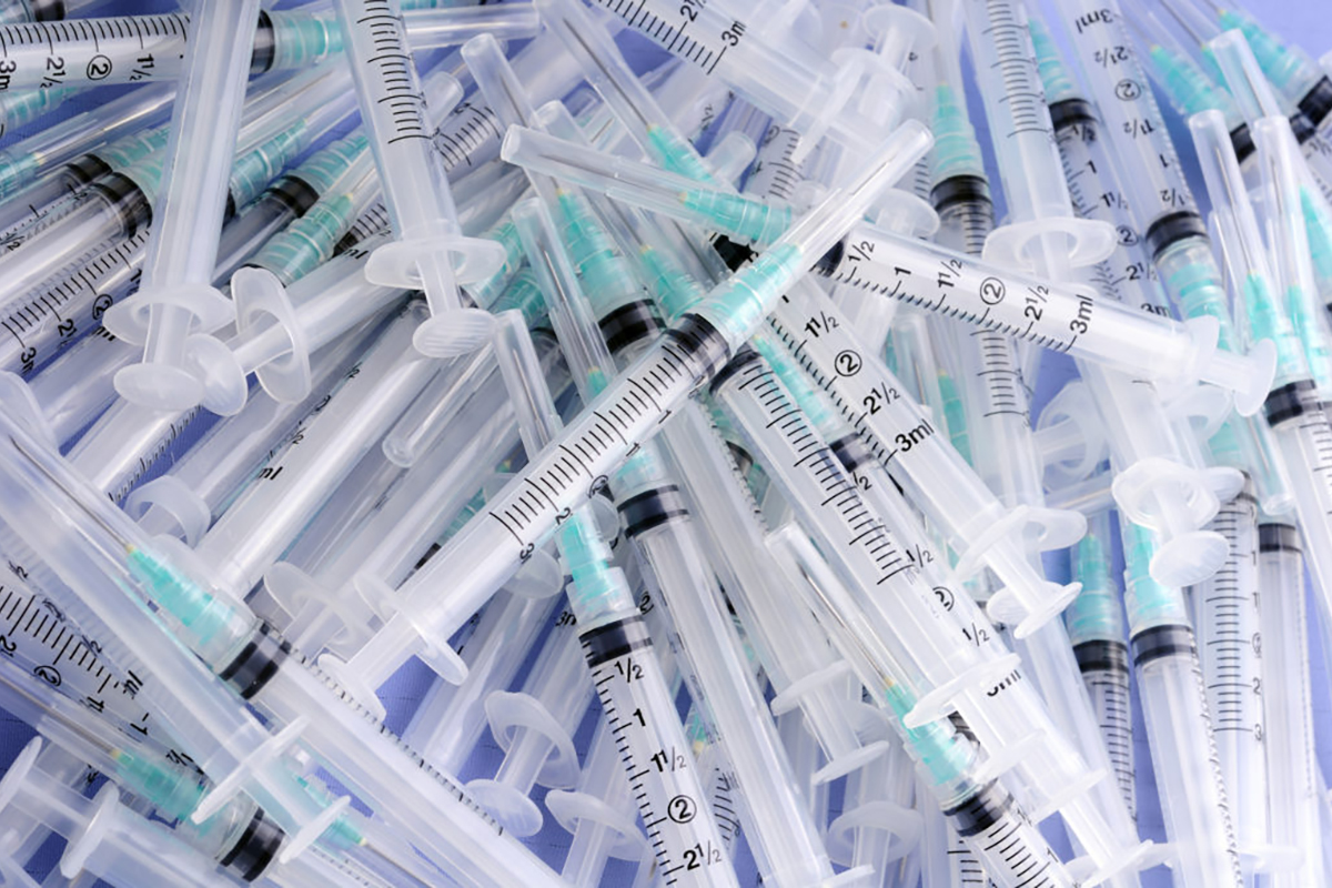 disposable syringe1.jpg