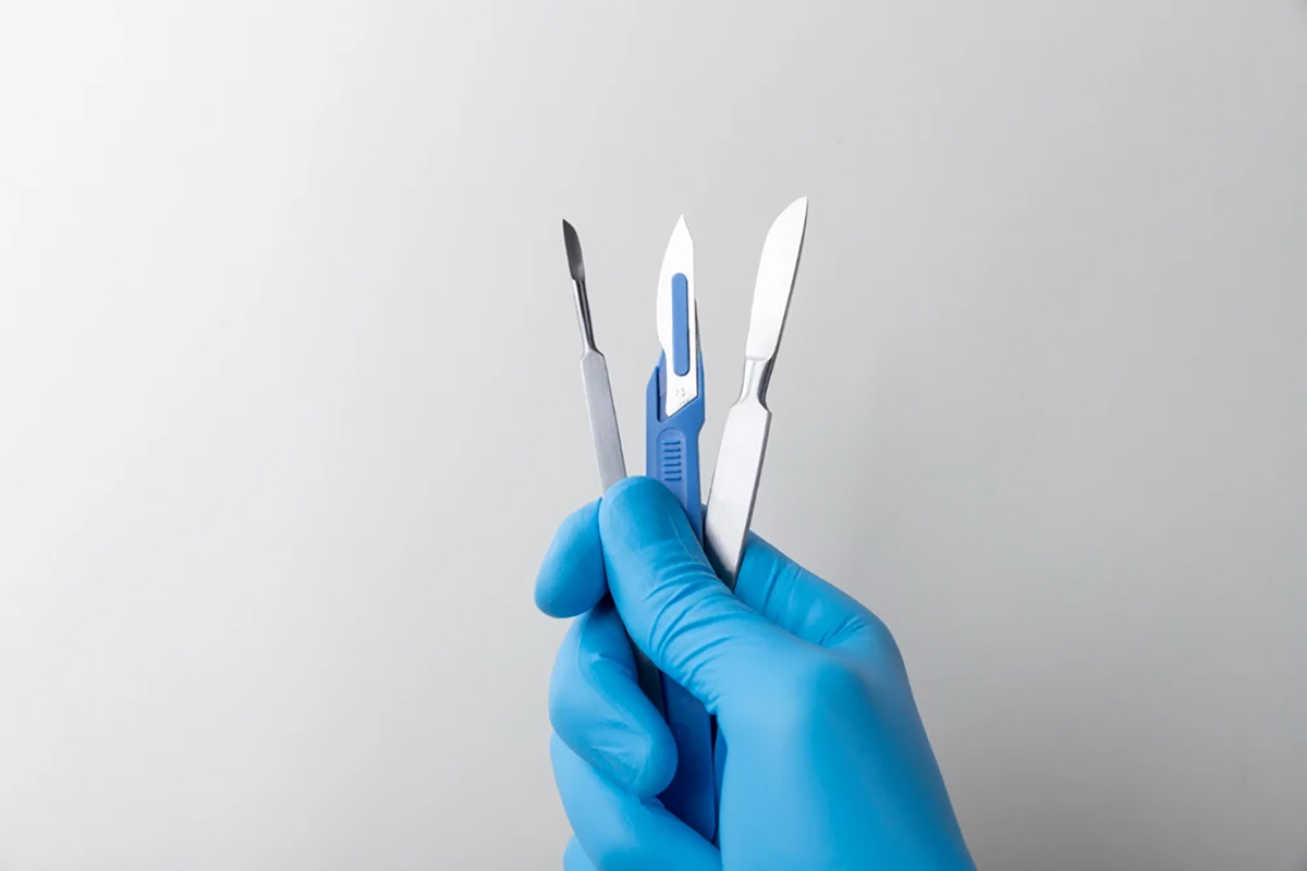 surgical scalpel1.jpg