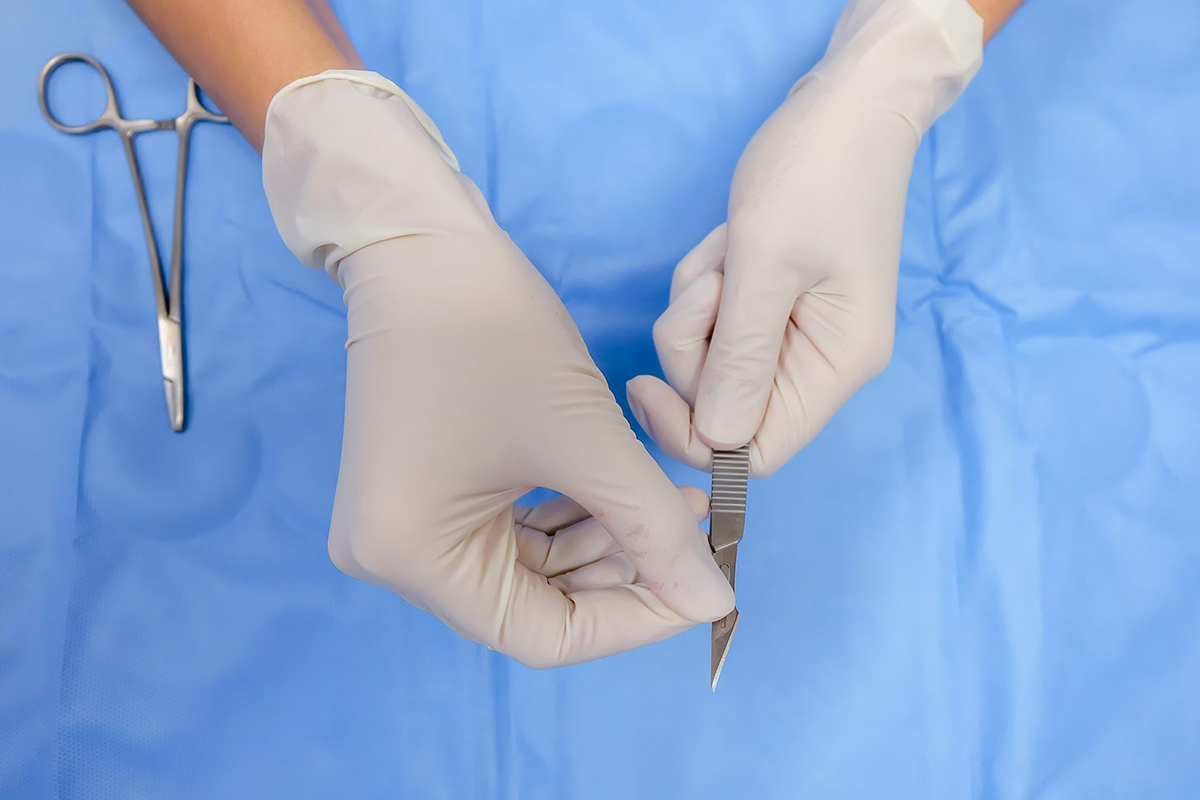 surgical scalpel2.jpg
