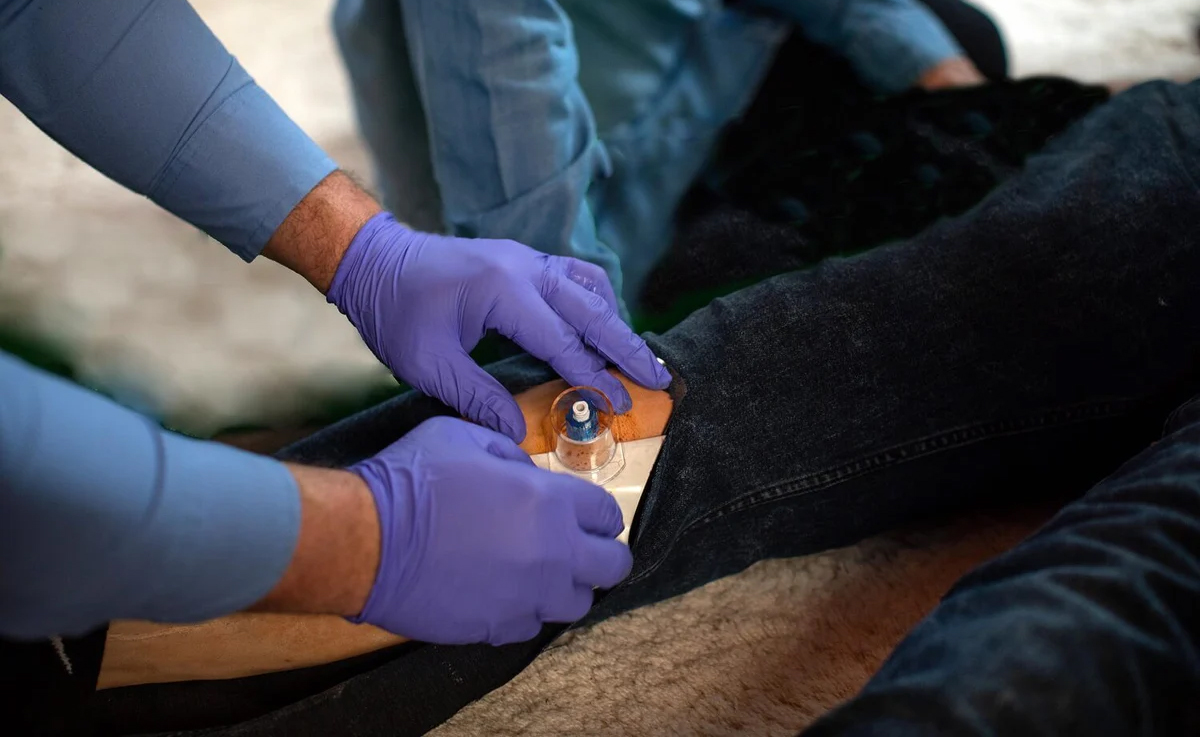 intraosseous infusion1.jpg